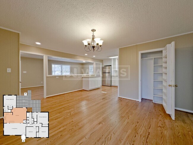 Building Photo - Great 4 Bedroom Split-Level Home in Heart of Hoover