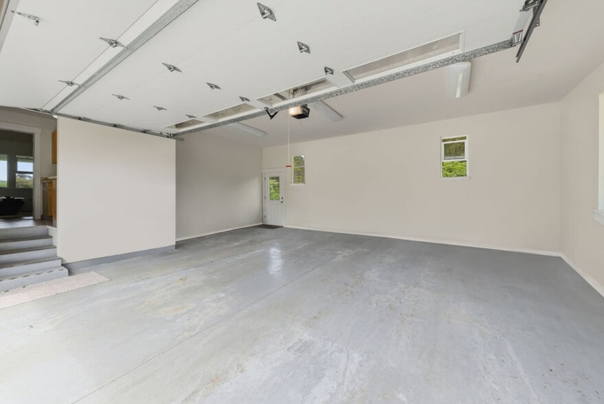 Building Photo - 896 Hoomalolo Pl