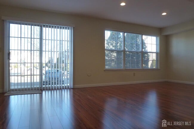 Building Photo - 601 Hampshire Dr