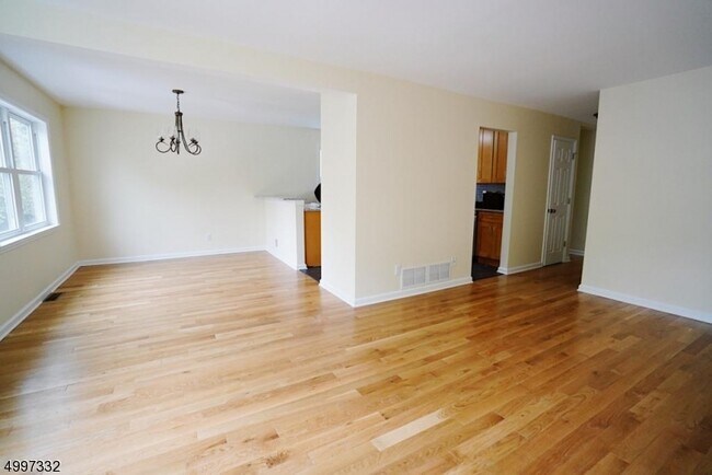 Building Photo - 7 Brown St