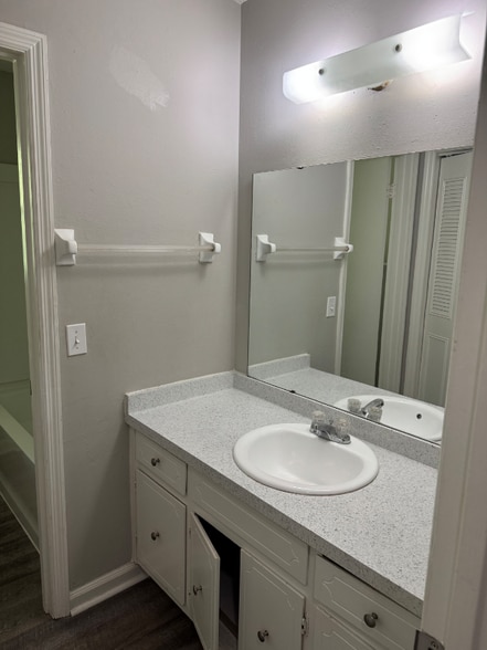 Building Photo - 4706 Metro Park Ln