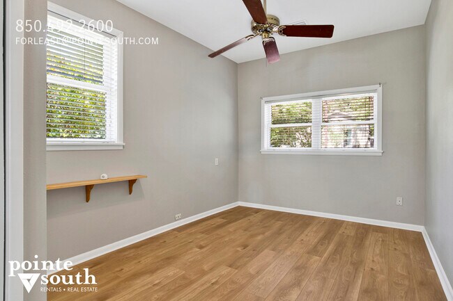 Building Photo - 703 Belrose Ave