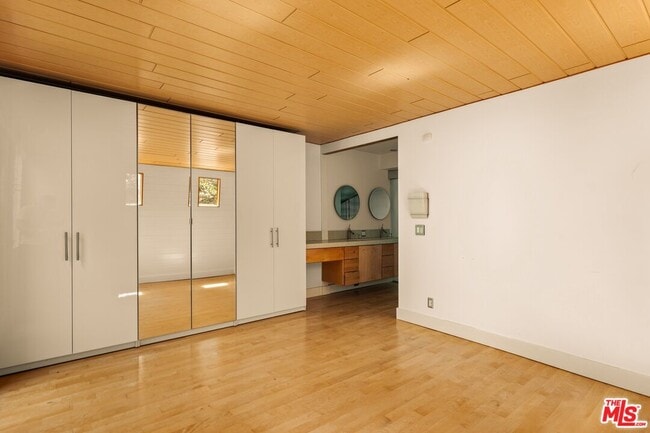 Building Photo - 3990 Clayton Ave W