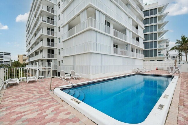 Building Photo - 3580 S Ocean Blvd