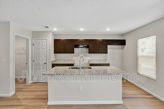 Building Photo - 9475 Valerie St