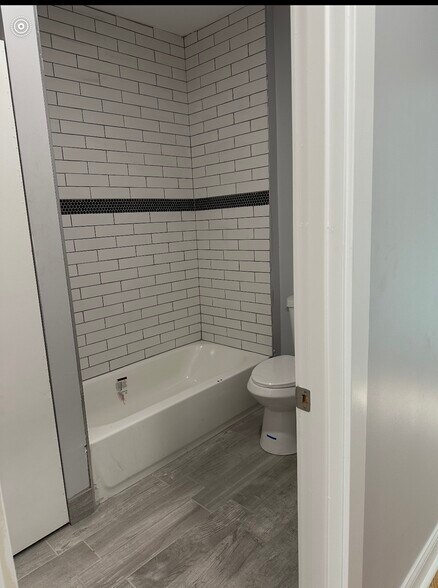 Building Photo - 2827 W 23rd St