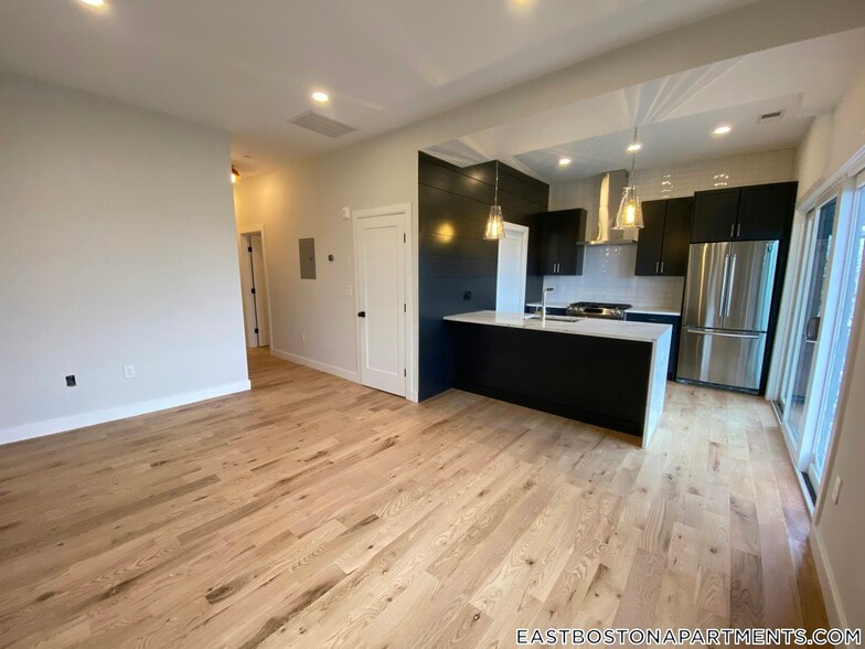 Building Photo - 275 Webster St