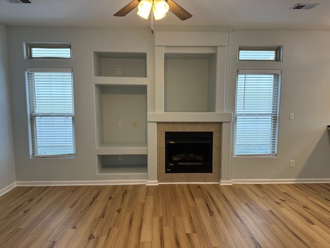 Building Photo - Beautiful 3 BR, 2 Bath House! Finished Garage, Fenced Backyard, Masterson Station Area
