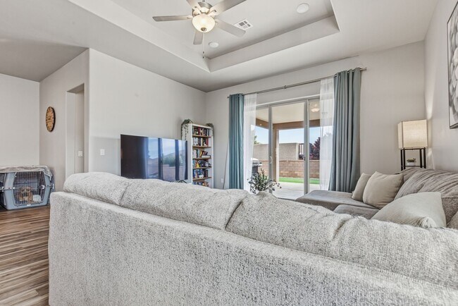 Building Photo - Pristine Four Bedroom 2 Bath home in Mesa Village