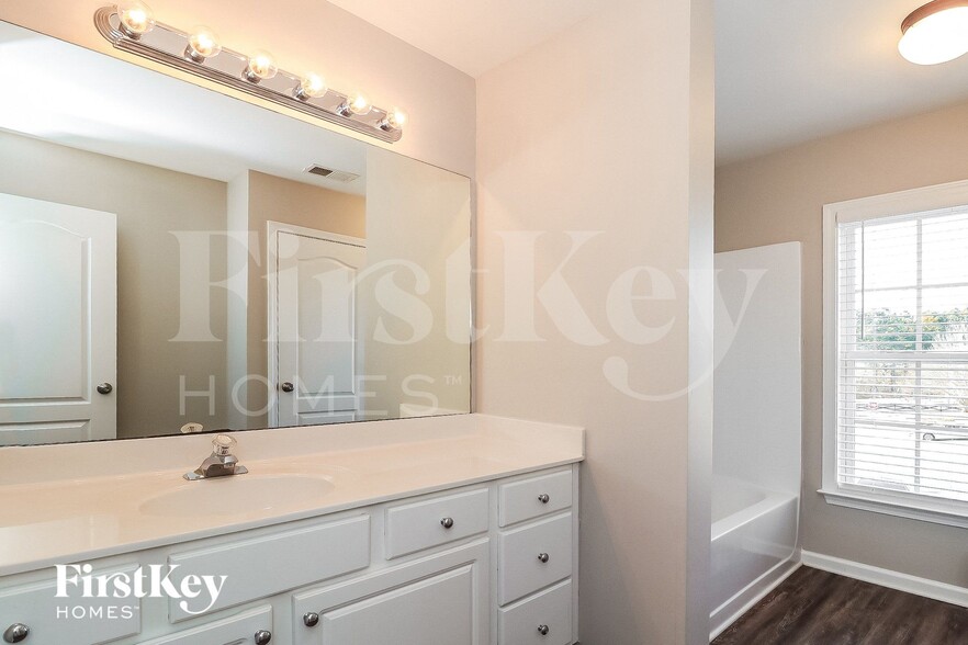 Building Photo - 204 Birch Hill Ct