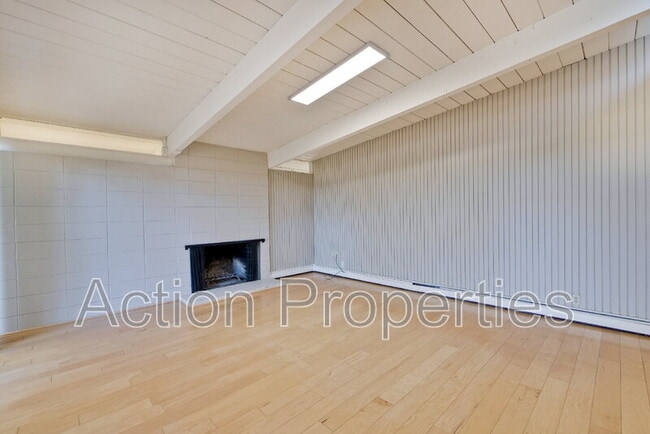 Building Photo - 3733 Carlson Cir