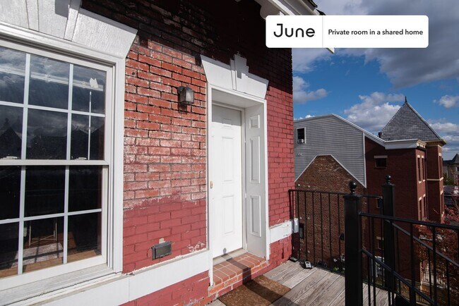 Building Photo - Room in Shared 3 bed/3.5 bath home