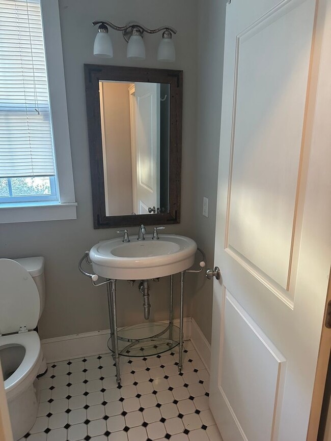 Building Photo - Available April 6th. Custom Built 3BR/2 BA Home in Park Circle!