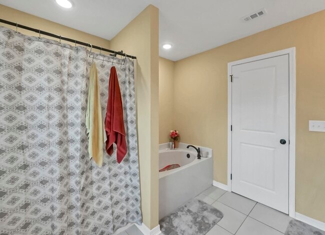 Building Photo - 220 Wainwright Dr