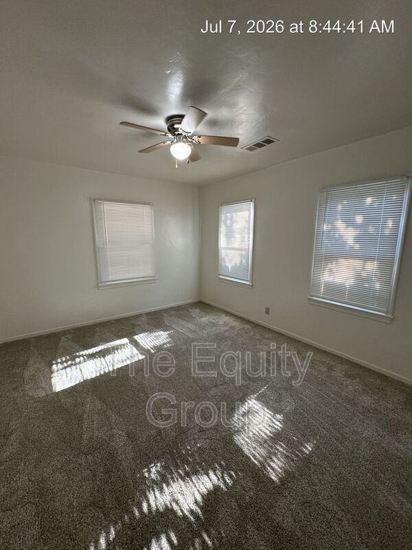 Building Photo - 710 E Tulare Ave