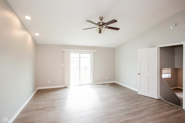 Building Photo - 607 Woods Crossing Dr