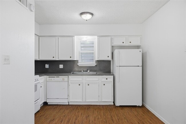 Building Photo - 2703 Windswept Cove