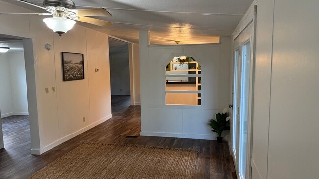 Building Photo - Move-In Ready 3/2 Home With Modern Upgrades & Country Charm