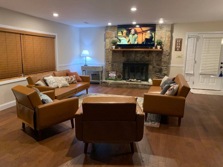 Building Photo - 539 Panorama Dr