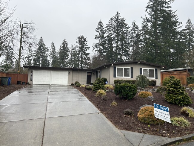 Building Photo - Mid-Century Bellevue Rambler 4 Bedroom 2 B...