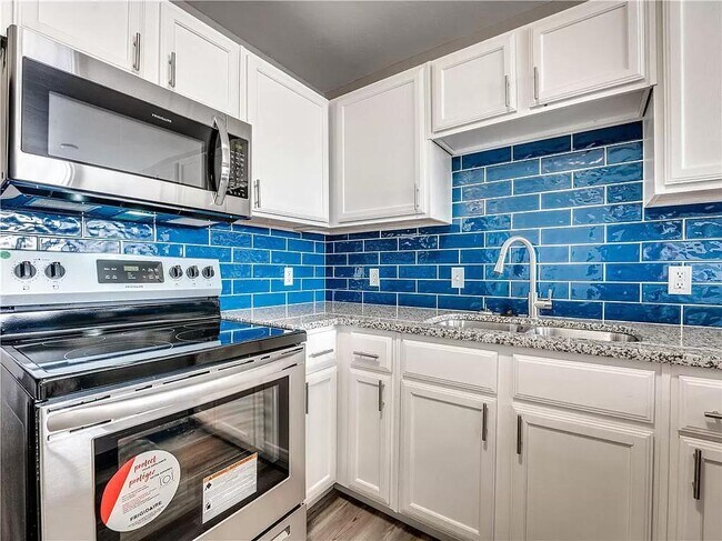 Building Photo - 1230 12th Ave SE