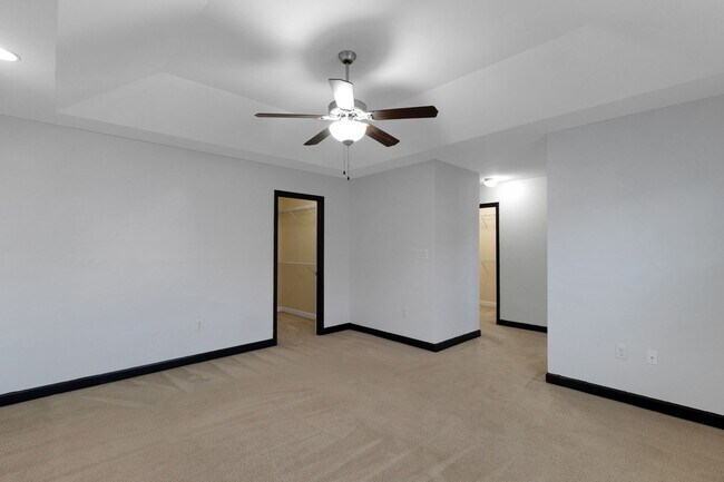 Building Photo - Spacious 3BR Townhome in Fayetteville