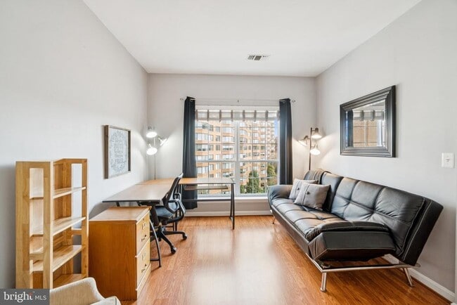 Building Photo - 4550 Strutfield Ln