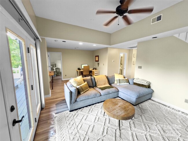 Building Photo - 9808 Emerald Point Dr