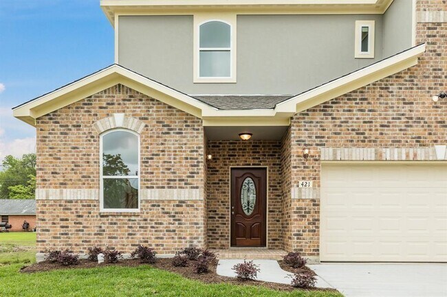 Building Photo - 421 Magnolia Ln