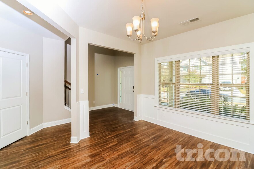 Building Photo - 309 Oxbow St