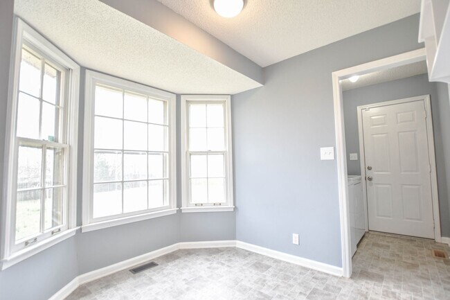 Building Photo - Pet Friendly Ranch!