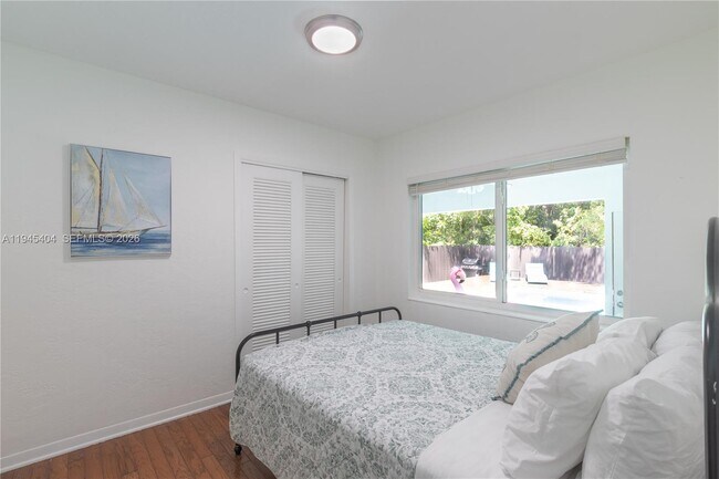 Building Photo - 14325 NE 8th Ave