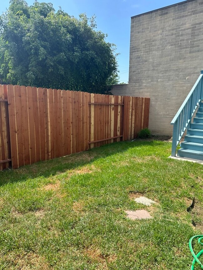 Building Photo - Downtown Craftsman - Live/Work - Zoned Mix...