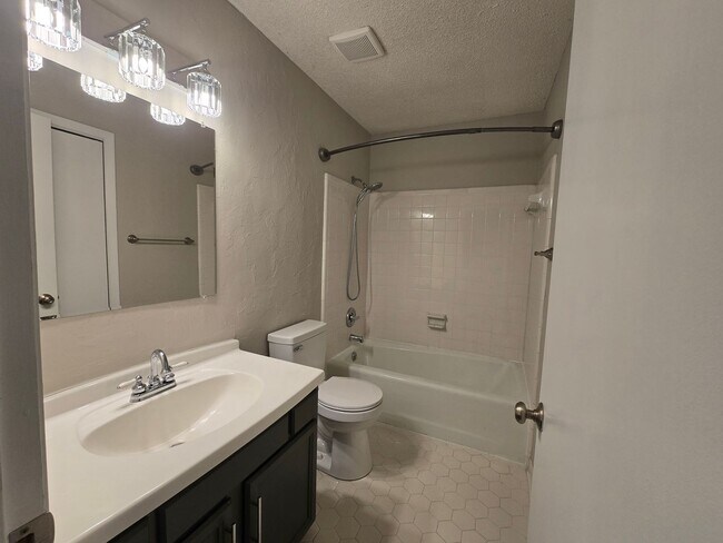 Building Photo - Stylishly Renovated End-Unit Townhome with Easy Raleigh Access