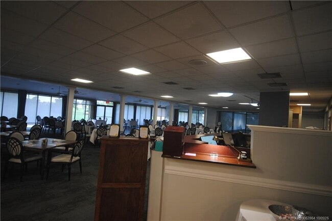 Building Photo - 5333 SE Miles Grant Rd