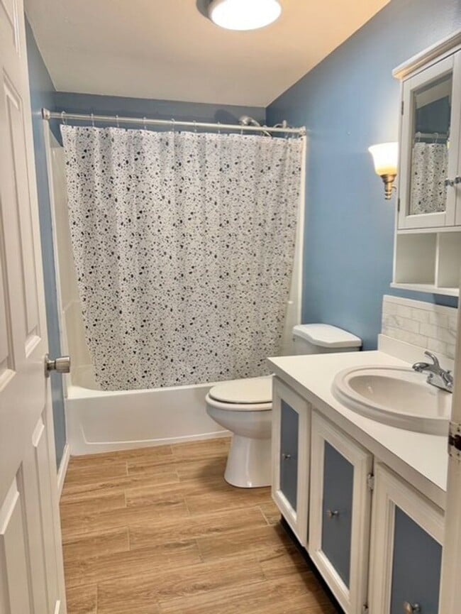 Building Photo - 120 Hinsdale St