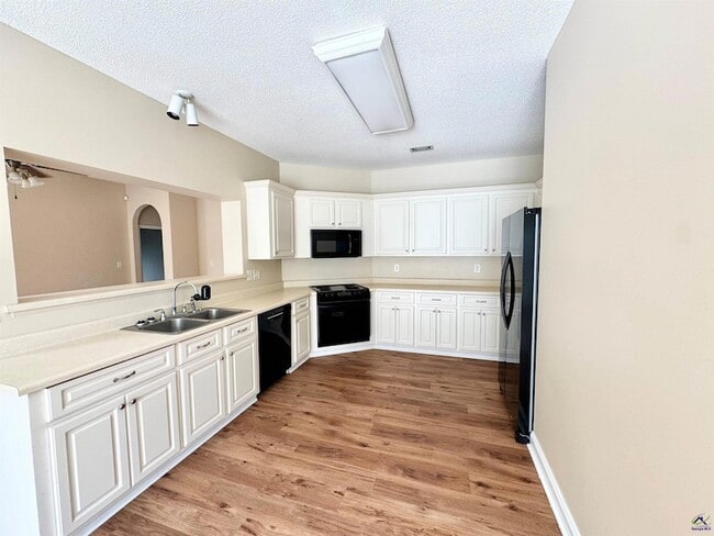 Building Photo - 218 Carrington Ln