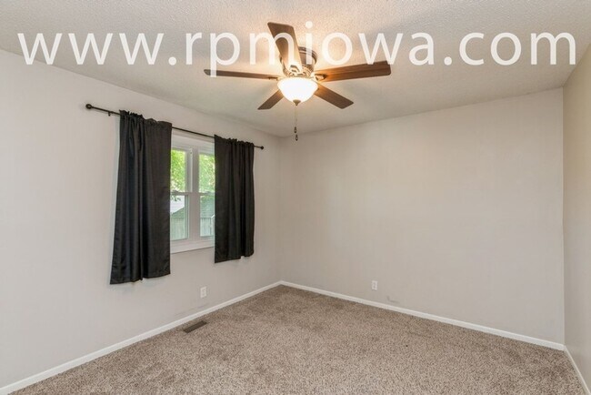 Building Photo - WONDERFUL RANCH HOME!! 2 Bed, 1 Bath Home in Ankeny