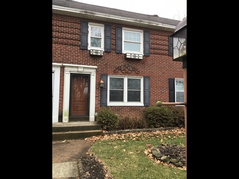 Primary Photo - 30 Hershey Ave