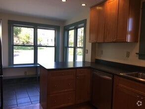 Building Photo - Lovely Single-Family 3BR Home in Vergennes...