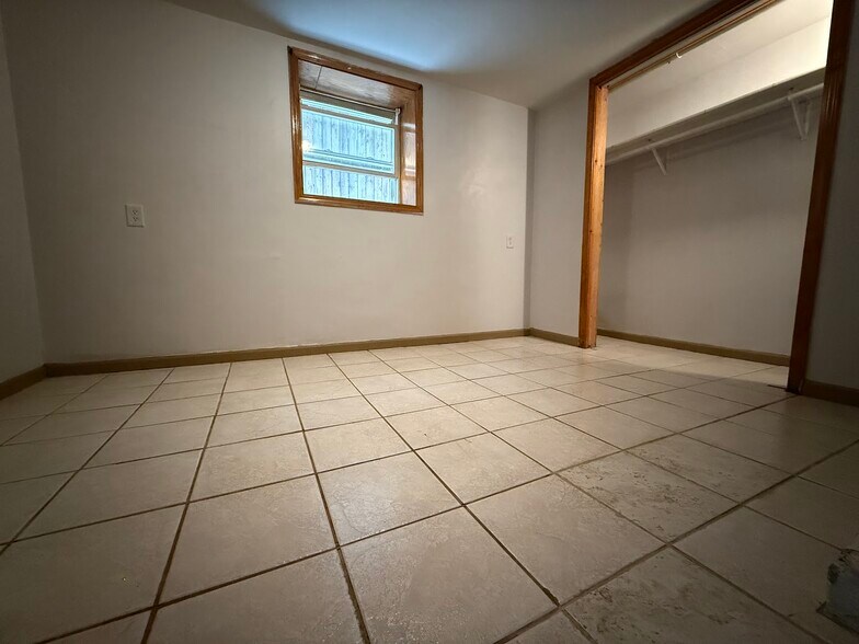Building Photo - 4527 N Christiana Ave