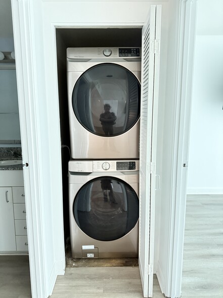 In-Unit Washer & Dryer - 425 W Beech St