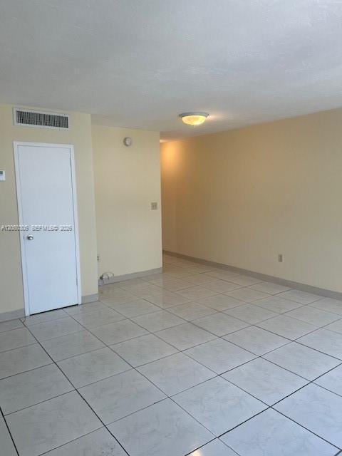 Building Photo - 2899 Collins Ave