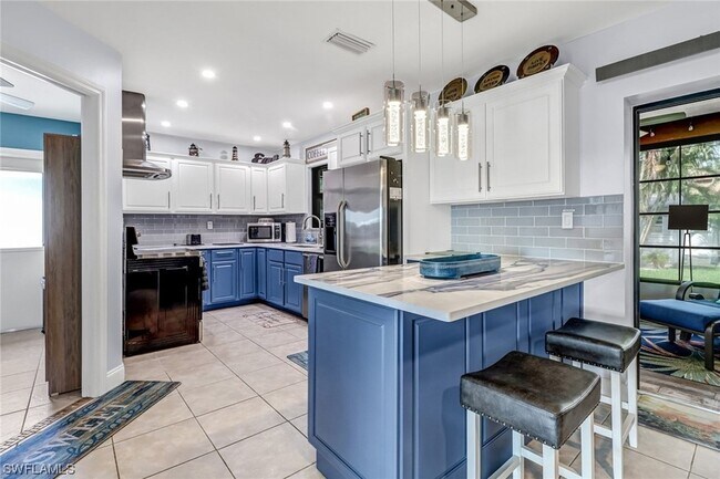 Building Photo - 69 7th St