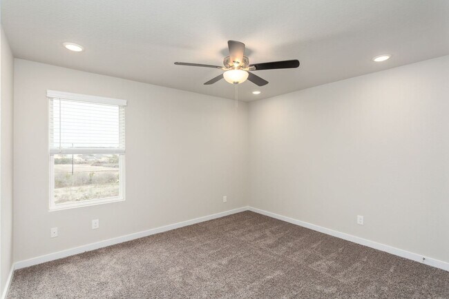 Building Photo - Move-In Ready 3BR with Private Yard & Modern Upgrades – Won’t Last!