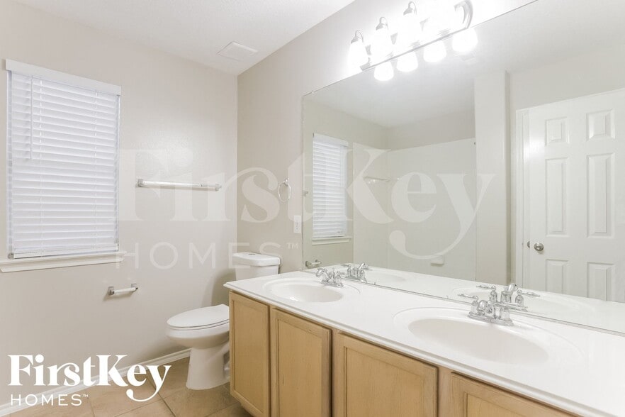 Building Photo - 5411 Baldwin Elm St