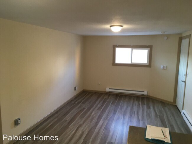 Building Photo - 916 W Augusta Ave