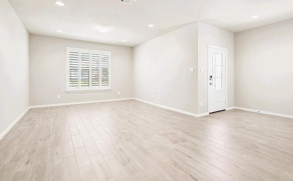 Living room - 3417 Lake District Ln