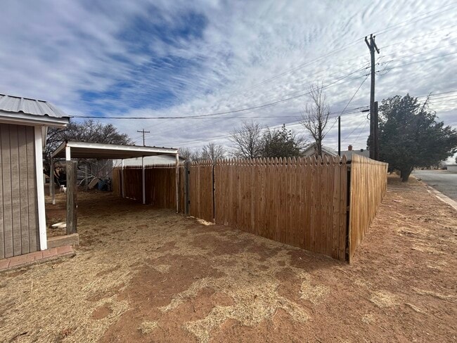 Building Photo - 1503 S School Ave