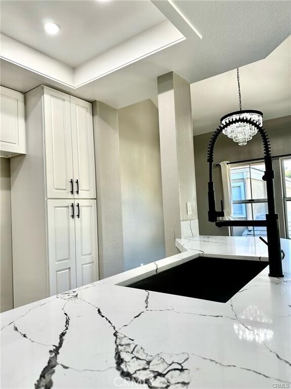 Building Photo - 33 Vassar Aisle